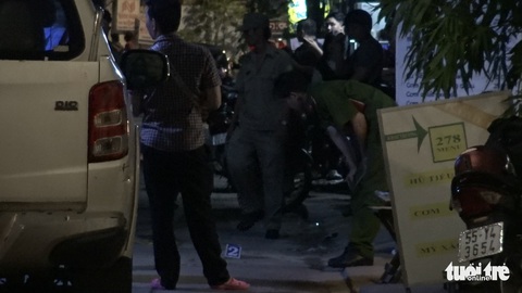 Ẩu đả quanh việc phun nước bọt ra đường, một tài xế GoViet tử vong - Ảnh 2. Ẩu đả quanh việc phun nước bọt ra đường, một tài xế GoViet tử vong - Ảnh 2.