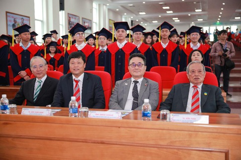 Long trọng lễ tốt nghiệp khóa đầu tiên chương trình Đại học theo chuẩn Nhật Bản - Ảnh 2. Long trọng lễ tốt nghiệp khóa đầu tiên chương trình Đại học theo chuẩn Nhật Bản - Ảnh 2.
