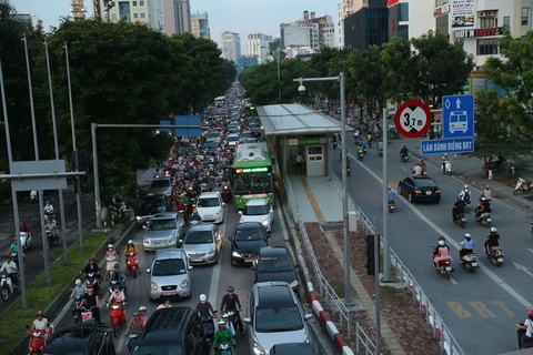 Hà Nội xây dựng 600 nhà chờ xe buýt tiêu chuẩn châu Âu tại 12 quận - Ảnh 1. Hà Nội xây dựng 600 nhà chờ xe buýt tiêu chuẩn châu Âu tại 12 quận - Ảnh 1.