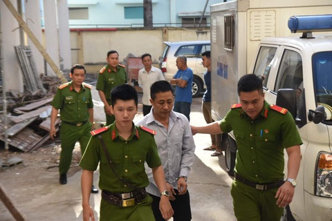 Cựu trung úy CSGT bắn chết bạn trai con người tình hầu tòa - Ảnh 1. Cựu trung úy CSGT bắn chết bạn trai con người tình hầu tòa - Ảnh 1.