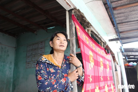 Sau bão số 5, dân Nhơn Hải nơm nớp sống trong những ngôi nhà sắp sập - Ảnh 2. Sau bão số 5, dân Nhơn Hải nơm nớp sống trong những ngôi nhà sắp sập - Ảnh 2.