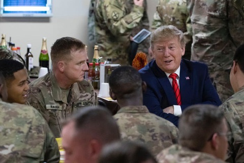 Hậu cần Mỹ tung đủ chiêu trò đánh lừa để đưa ông Trump đi Afghanistan - Ảnh 16. Hậu cần Mỹ tung đủ chiêu trò đánh lừa để đưa ông Trump đi Afghanistan - Ảnh 16.