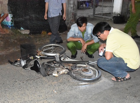 Tài xế xe bán tải nghi có bia rượu gây tai nạn thảm khốc, 4 người chết, 3 nguy kịch - Ảnh 8. Tài xế xe bán tải nghi có bia rượu gây tai nạn thảm khốc, 4 người chết, 3 nguy kịch - Ảnh 8.