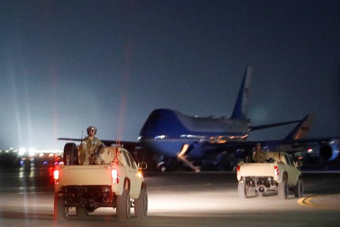 Hậu cần Mỹ tung đủ chiêu trò đánh lừa để đưa ông Trump đi Afghanistan - Ảnh 7. Hậu cần Mỹ tung đủ chiêu trò đánh lừa để đưa ông Trump đi Afghanistan - Ảnh 7.