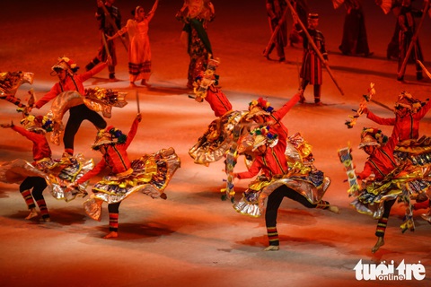 Hoa hậu châu Á - Thái Bình Dương diễu hành cùng đoàn thể thao Việt Nam - Ảnh 1. Hoa hậu châu Á - Thái Bình Dương diễu hành cùng đoàn thể thao Việt Nam - Ảnh 1.
