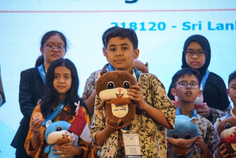 Việt Nam giành 15 HCV tại kỳ thi Olympic toán học và khoa học quốc tế 2019 - Ảnh 4. Việt Nam giành 15 HCV tại kỳ thi Olympic toán học và khoa học quốc tế 2019 - Ảnh 4.