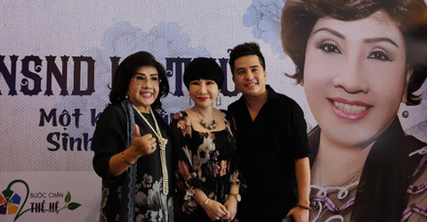 Minh Vương, Thanh Tuấn, Thanh Kim Huệ… chúc mừng Lệ Thủy ra mắt hồi ký - Ảnh 5. Minh Vương, Thanh Tuấn, Thanh Kim Huệ… chúc mừng Lệ Thủy ra mắt hồi ký - Ảnh 5.