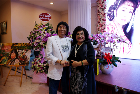 Minh Vương, Thanh Tuấn, Thanh Kim Huệ… chúc mừng Lệ Thủy ra mắt hồi ký - Ảnh 4. Minh Vương, Thanh Tuấn, Thanh Kim Huệ… chúc mừng Lệ Thủy ra mắt hồi ký - Ảnh 4.