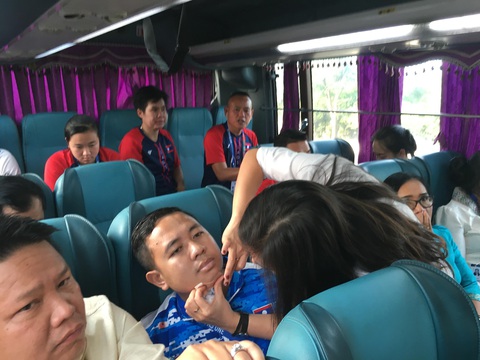 Đoàn thể thao Việt Nam gặp tai nạn trên đường dự lễ khai mạc SEA Games 30 - Ảnh 2. Đoàn thể thao Việt Nam gặp tai nạn trên đường dự lễ khai mạc SEA Games 30 - Ảnh 2.