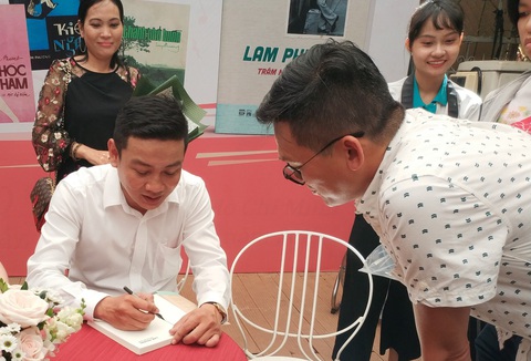 Ít có người đàn ông nào chuẩn men như Lam Phương - Ảnh 4. Ít có người đàn ông nào chuẩn men như Lam Phương - Ảnh 4.