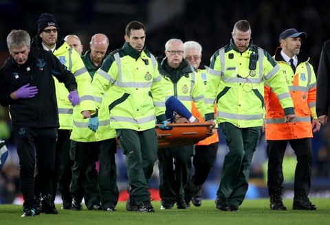 Son Heung Min khóc nức nở sau cú vào bóng khiến cầu thủ Everton gãy chân - Ảnh 12. Son Heung Min khóc nức nở sau cú vào bóng khiến cầu thủ Everton gãy chân - Ảnh 12.