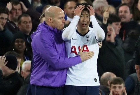 Son Heung Min khóc nức nở sau cú vào bóng khiến cầu thủ Everton gãy chân - Ảnh 9. Son Heung Min khóc nức nở sau cú vào bóng khiến cầu thủ Everton gãy chân - Ảnh 9.