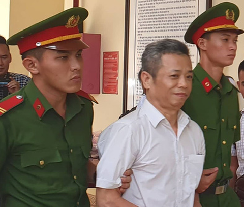 Bị cáo buộc đồng phạm với cán bộ ngân hàng, cựu bí thư thị xã Bến Cát kêu oan - Ảnh 1. Bị cáo buộc đồng phạm với cán bộ ngân hàng, cựu bí thư thị xã Bến Cát kêu oan - Ảnh 1.