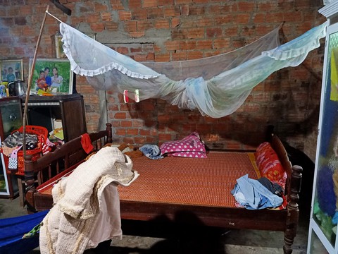 Bão số 5 đi qua, một gia đình rơi vào cảnh khốn cùng - Ảnh 2. Bão số 5 đi qua, một gia đình rơi vào cảnh khốn cùng - Ảnh 2.