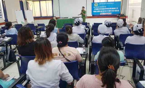 Em mới vừa chuyển giới phần trên... - Ảnh 1. Em mới vừa chuyển giới phần trên... - Ảnh 1.