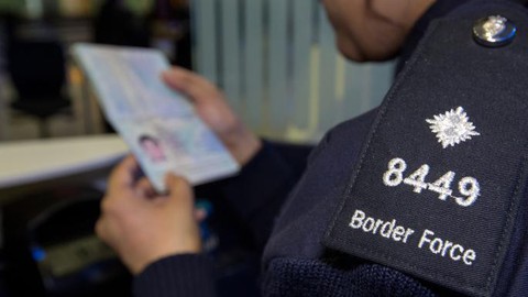 Điều tra: Nhiều thiếu nữ Việt vào Anh bằng visa du học rồi... biến mất - Ảnh 1. Điều tra: Nhiều thiếu nữ Việt vào Anh bằng visa du học rồi... biến mất - Ảnh 1.