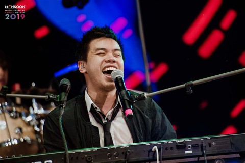 Phút cuối Monsoon: Khán giả níu chân ban nhạc Hàn Quốc Hyukoh - Ảnh 4. Phút cuối Monsoon: Khán giả níu chân ban nhạc Hàn Quốc Hyukoh - Ảnh 4.