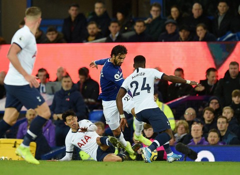 Son Heung Min khóc nức nở sau cú vào bóng khiến cầu thủ Everton gãy chân - Ảnh 3. Son Heung Min khóc nức nở sau cú vào bóng khiến cầu thủ Everton gãy chân - Ảnh 3.