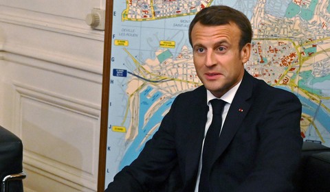 Pháp lúng túng xử phạt những người trộm áp phích in hình tổng thống Macron - Ảnh 2. Pháp lúng túng xử phạt những người trộm áp phích in hình tổng thống Macron - Ảnh 2.