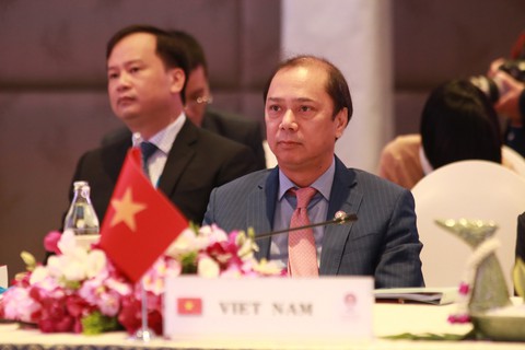 Việt Nam chất vấn Trung Quốc trong hội nghị ASEAN - Ảnh 1. Việt Nam chất vấn Trung Quốc trong hội nghị ASEAN - Ảnh 1.