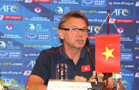 HLV Philippe Troussier: ‘U19 Việt Nam đủ sức đá sòng phẳng với Hàn Quốc, Nhật Bản’ - Ảnh 2. HLV Philippe Troussier: ‘U19 Việt Nam đủ sức đá sòng phẳng với Hàn Quốc, Nhật Bản’ - Ảnh 2.