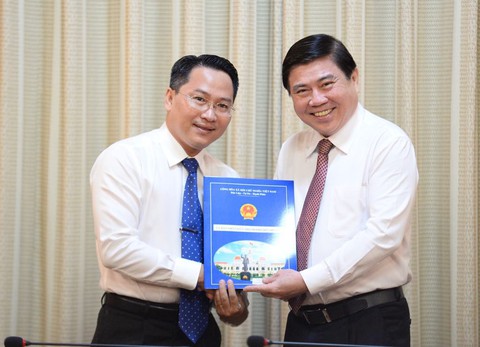 Điều động, bổ nhiệm nhiều cán bộ lãnh đạo về các đơn vị thuộc TP.HCM - Ảnh 4. Điều động, bổ nhiệm nhiều cán bộ lãnh đạo về các đơn vị thuộc TP.HCM - Ảnh 4.
