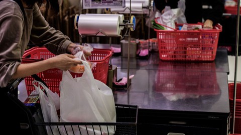 Nhật Bản tính tiền túi nilon từ năm 2020 - Ảnh 1. Nhật Bản tính tiền túi nilon từ năm 2020 - Ảnh 1.