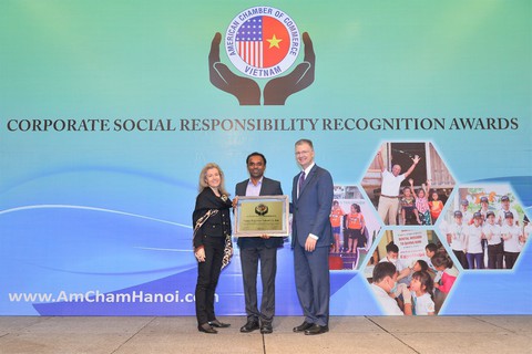 AmCham vinh danh các doanh nghiệp có hoạt động trách nhiệm xã hội - Ảnh 1. AmCham vinh danh các doanh nghiệp có hoạt động trách nhiệm xã hội - Ảnh 1.