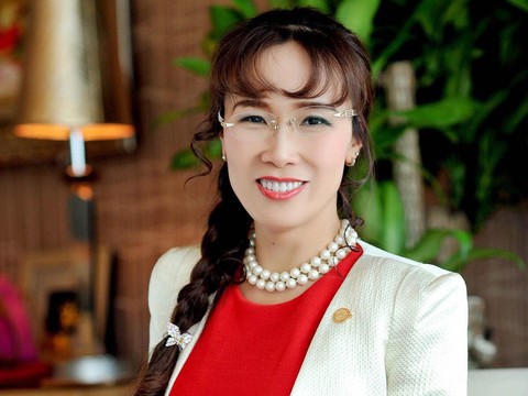 Bà Nguyễn Thị Phương Thảo nhận giải CEO ngành hàng không năm 2019 - Ảnh 1. Bà Nguyễn Thị Phương Thảo nhận giải CEO ngành hàng không năm 2019 - Ảnh 1.