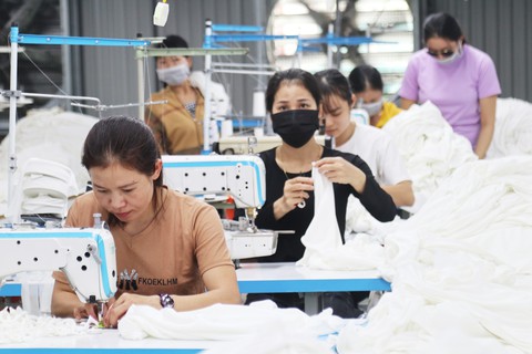 Lao động chui - Kỳ cuối: Những người ở lại làng Tây - Ảnh 1. Lao động chui - Kỳ cuối: Những người ở lại làng Tây - Ảnh 1.