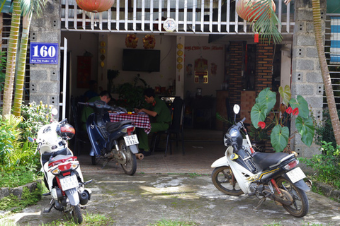 Bắt 2 nghi phạm dùng súng hoa cải bắn chết bạn nhậu - Ảnh 1. Bắt 2 nghi phạm dùng súng hoa cải bắn chết bạn nhậu - Ảnh 1.