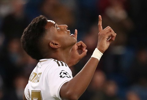 Cầu thủ 18 tuổi Rodrygo lập hat-trick, Real Madrid thắng Galatasaray 6 sao - Ảnh 1. Cầu thủ 18 tuổi Rodrygo lập hat-trick, Real Madrid thắng Galatasaray 6 sao - Ảnh 1.