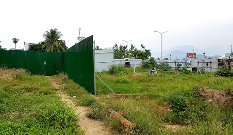 Người dân tự rào đất trong khu đô thị - Ảnh 6. Người dân tự rào đất trong khu đô thị - Ảnh 6.