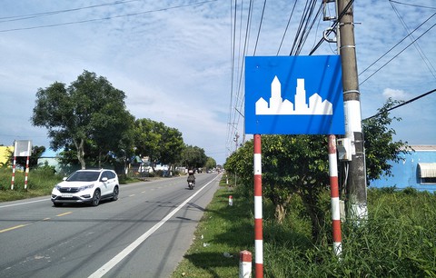 Quá khổ vì biển báo tốc độ đô thị - Ảnh 1. Quá khổ vì biển báo tốc độ đô thị - Ảnh 1.