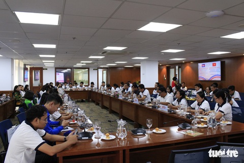 Các nhà báo Campuchia thích thú với Trung tâm báo chí TP.HCM - Ảnh 2. Các nhà báo Campuchia thích thú với Trung tâm báo chí TP.HCM - Ảnh 2.