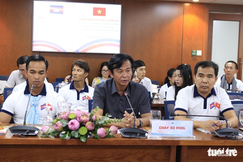 Các nhà báo Campuchia thích thú với Trung tâm báo chí TP.HCM - Ảnh 3. Các nhà báo Campuchia thích thú với Trung tâm báo chí TP.HCM - Ảnh 3.