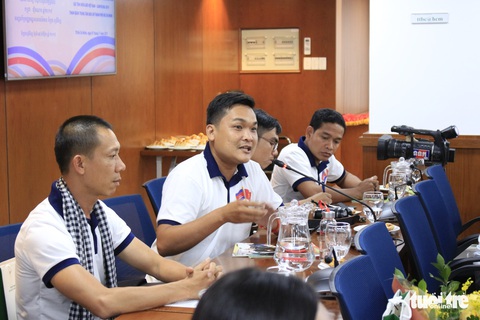Các nhà báo Campuchia thích thú với Trung tâm báo chí TP.HCM - Ảnh 4. Các nhà báo Campuchia thích thú với Trung tâm báo chí TP.HCM - Ảnh 4.