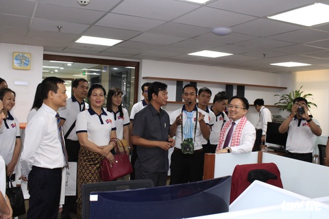 Các nhà báo Campuchia thích thú với Trung tâm báo chí TP.HCM - Ảnh 1. Các nhà báo Campuchia thích thú với Trung tâm báo chí TP.HCM - Ảnh 1.