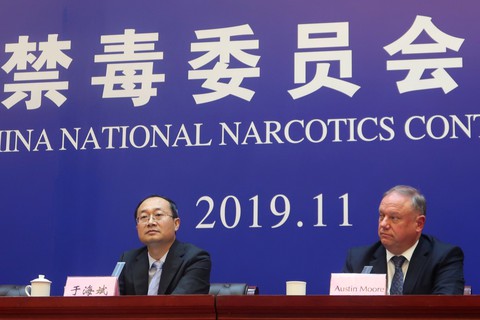 Lần đầu tiên Trung Quốc cho Mỹ cùng ngồi tòa xử tử hình kẻ buôn fentanyl - Ảnh 1. Lần đầu tiên Trung Quốc cho Mỹ cùng ngồi tòa xử tử hình kẻ buôn fentanyl - Ảnh 1.