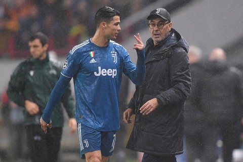 HLV Sarri: Ronaldo rất tức giận khi bị thay ra - Ảnh 1. HLV Sarri: Ronaldo rất tức giận khi bị thay ra - Ảnh 1.