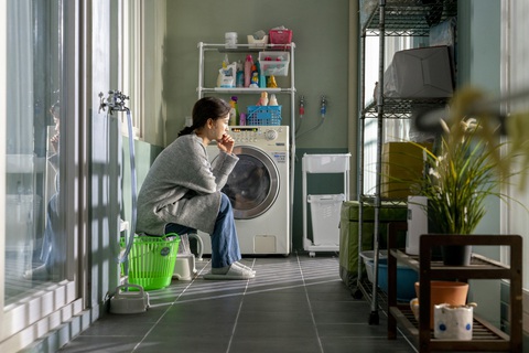 Kim Ji Young dậy sóng xã hội: Người phụ nữ trầm cảm sau sinh - Ảnh 8. Kim Ji Young dậy sóng xã hội: Người phụ nữ trầm cảm sau sinh - Ảnh 8.