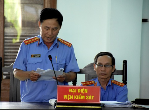 Cựu chủ tịch huyện cố ý làm trái bị đề nghị phạt 12-13 năm tù - Ảnh 3. Cựu chủ tịch huyện cố ý làm trái bị đề nghị phạt 12-13 năm tù - Ảnh 3.