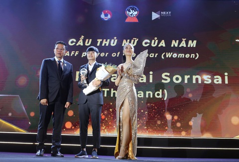 HLV Park Hang Seo, Quang Hải thắng Giải HLV và cầu thủ của năm tại AFF Awards 2019 - Ảnh 5. HLV Park Hang Seo, Quang Hải thắng Giải HLV và cầu thủ của năm tại AFF Awards 2019 - Ảnh 5.