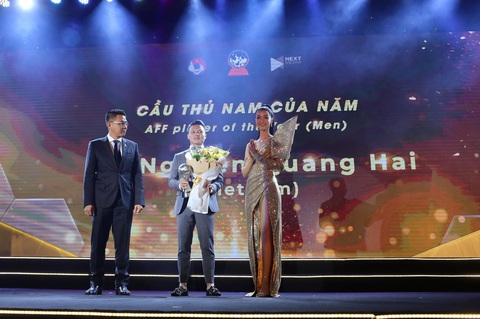 HLV Park Hang Seo, Quang Hải thắng Giải HLV và cầu thủ của năm tại AFF Awards 2019 - Ảnh 4. HLV Park Hang Seo, Quang Hải thắng Giải HLV và cầu thủ của năm tại AFF Awards 2019 - Ảnh 4.