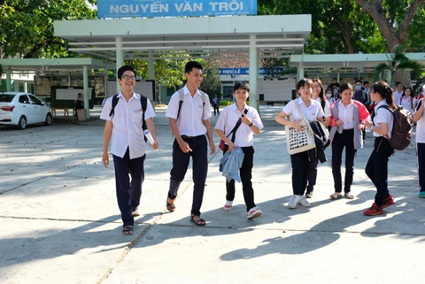 Bão số 6: Khánh Hòa cho học sinh nghỉ học 2 ngày, cấm biển từ 10-11 - Ảnh 1. Bão số 6: Khánh Hòa cho học sinh nghỉ học 2 ngày, cấm biển từ 10-11 - Ảnh 1.