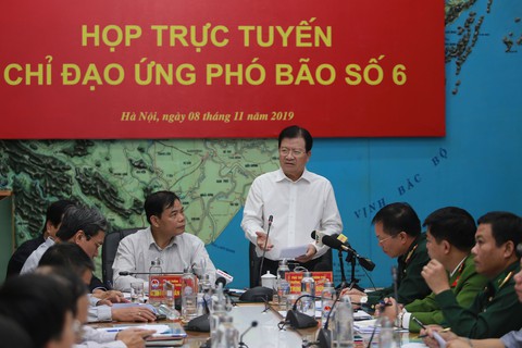 Bão số 6 hướng vào Nam Trung Bộ sẽ di chuyển rất phức tạp - Ảnh 3. Bão số 6 hướng vào Nam Trung Bộ sẽ di chuyển rất phức tạp - Ảnh 3.