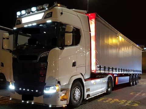 Báo Ireland: Đã tìm thấy 2 anh em bị truy nã vụ 39 thi thể - Ảnh 2. Báo Ireland: Đã tìm thấy 2 anh em bị truy nã vụ 39 thi thể - Ảnh 2.
