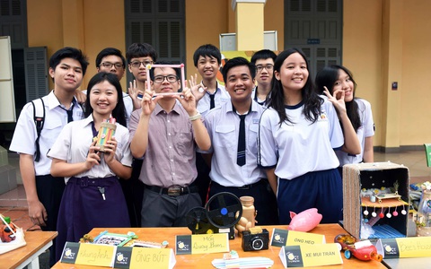 Giáo dục, uốn nắn học sinh: Đừng quên vị trí của người lớn! - Ảnh 1. Giáo dục, uốn nắn học sinh: Đừng quên vị trí của người lớn! - Ảnh 1.