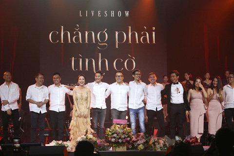 Uyên Linh - Lân Nhã: Tuyệt hảo hai mảng màu đối lập - Ảnh 14. Uyên Linh - Lân Nhã: Tuyệt hảo hai mảng màu đối lập - Ảnh 14.