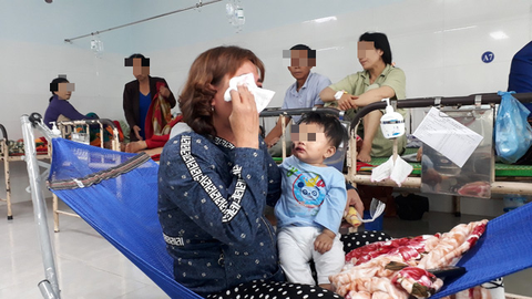 Xe bán tải gây tai nạn ở Phú Yên: vợ nguy kịch, chồng gãy đốt sống cổ - Ảnh 3. Xe bán tải gây tai nạn ở Phú Yên: vợ nguy kịch, chồng gãy đốt sống cổ - Ảnh 3.